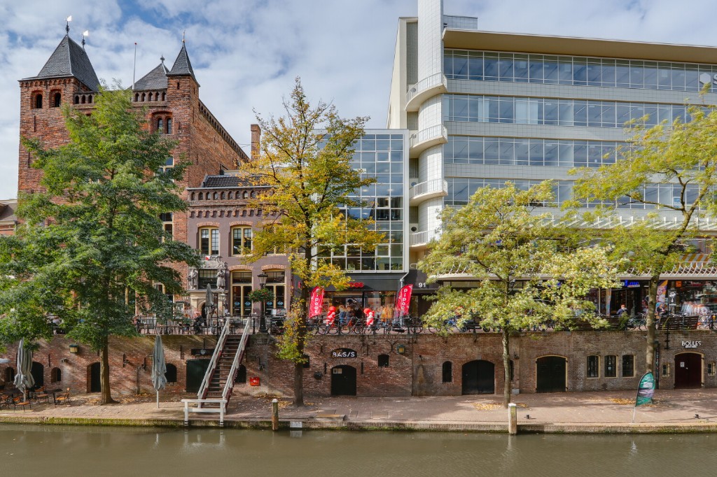 Utrecht — Oudegracht 91, kantoor aan de werf